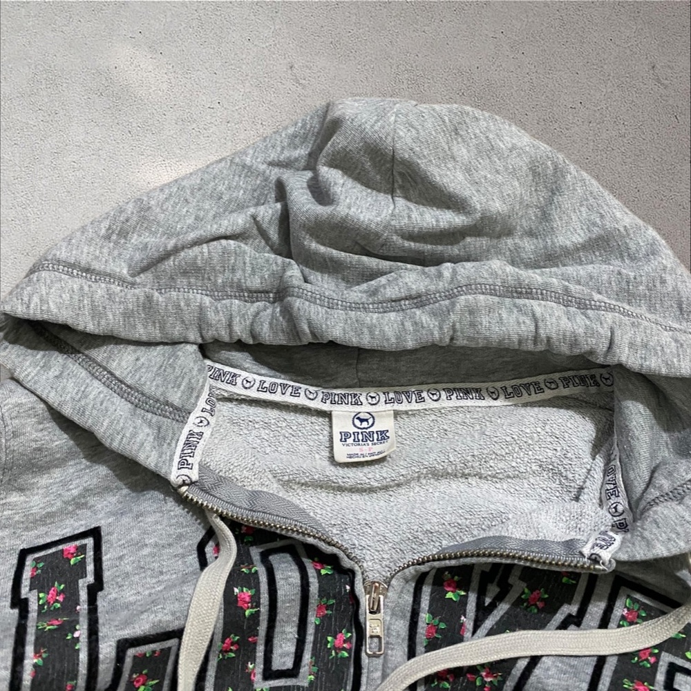 VS PINK “Love Pink” Grey & Black Zip Up Hoodie w/ Flower & Velvet Lettering Deta - Picture 4 of 7